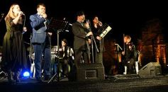 Foto de la galería: Celebración, fe y emoción en la Misa Popular de las Misiones del Jueves Santo