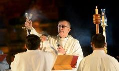 Foto de la galería: Celebración, fe y emoción en la Misa Popular de las Misiones del Jueves Santo