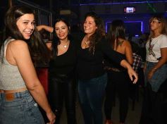 Foto de la galería: Festejos y mucho baile en la noche de viernes en Posadas