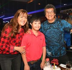 Foto de la galería: Festejos y mucho baile en la noche de viernes en Posadas