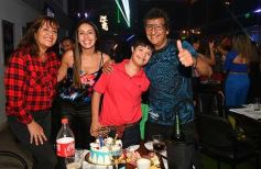 Foto de la galería: Festejos y mucho baile en la noche de viernes en Posadas