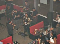 Foto de la galería: Festejos y mucho baile en la noche de viernes en Posadas