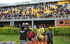 Foto de la galería: Con lluvia y uno menos en la cancha, Crucero festejó en casa