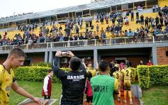 Foto de la galería: Con lluvia y uno menos en la cancha, Crucero festejó en casa