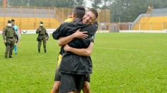 Foto de la galería: Con lluvia y uno menos en la cancha, Crucero festejó en casa