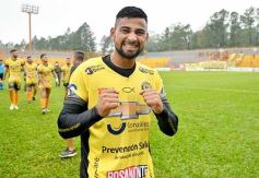 Foto de la galería: Con lluvia y uno menos en la cancha, Crucero festejó en casa