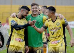 Foto de la galería: Con lluvia y uno menos en la cancha, Crucero festejó en casa