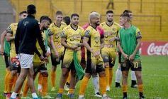 Foto de la galería: Con lluvia y uno menos en la cancha, Crucero festejó en casa