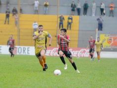 Foto de la galería: Con lluvia y uno menos en la cancha, Crucero festejó en casa