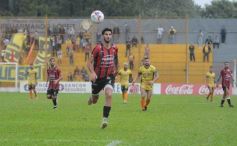 Foto de la galería: Con lluvia y uno menos en la cancha, Crucero festejó en casa