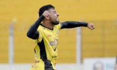 Foto de la galería: Con lluvia y uno menos en la cancha, Crucero festejó en casa