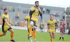 Foto de la galería: Con lluvia y uno menos en la cancha, Crucero festejó en casa