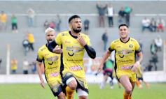 Foto de la galería: Con lluvia y uno menos en la cancha, Crucero festejó en casa