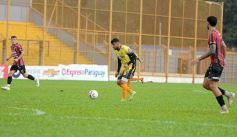 Foto de la galería: Con lluvia y uno menos en la cancha, Crucero festejó en casa