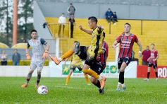 Foto de la galería: Con lluvia y uno menos en la cancha, Crucero festejó en casa