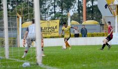 Foto de la galería: Con lluvia y uno menos en la cancha, Crucero festejó en casa