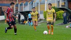 Foto de la galería: Con lluvia y uno menos en la cancha, Crucero festejó en casa