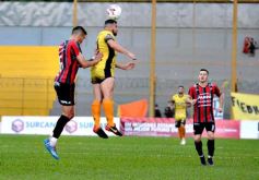 Foto de la galería: Con lluvia y uno menos en la cancha, Crucero festejó en casa