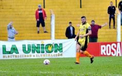 Foto de la galería: Con lluvia y uno menos en la cancha, Crucero festejó en casa