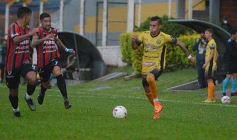 Foto de la galería: Con lluvia y uno menos en la cancha, Crucero festejó en casa