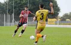 Foto de la galería: Con lluvia y uno menos en la cancha, Crucero festejó en casa