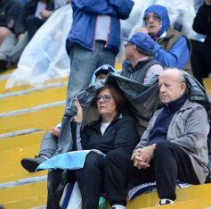 Foto de la galería: Con lluvia y uno menos en la cancha, Crucero festejó en casa