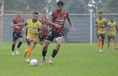 Foto de la galería: Con lluvia y uno menos en la cancha, Crucero festejó en casa