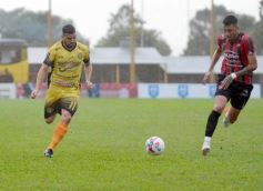 Foto de la galería: Con lluvia y uno menos en la cancha, Crucero festejó en casa