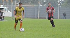 Foto de la galería: Con lluvia y uno menos en la cancha, Crucero festejó en casa