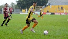 Foto de la galería: Con lluvia y uno menos en la cancha, Crucero festejó en casa