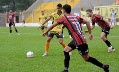 Foto de la galería: Con lluvia y uno menos en la cancha, Crucero festejó en casa