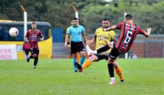 Foto de la galería: Con lluvia y uno menos en la cancha, Crucero festejó en casa
