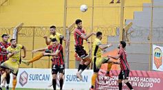 Foto de la galería: Con lluvia y uno menos en la cancha, Crucero festejó en casa