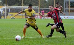Foto de la galería: Con lluvia y uno menos en la cancha, Crucero festejó en casa