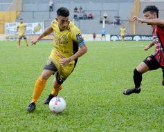 Foto de la galería: Con lluvia y uno menos en la cancha, Crucero festejó en casa