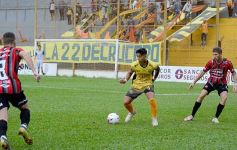 Foto de la galería: Con lluvia y uno menos en la cancha, Crucero festejó en casa
