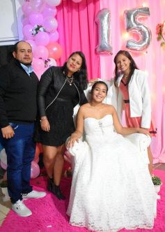 Foto de la galería: La noche soñada en los 15 años de Melisa Daniela Reyes