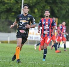 Foto de la galería: Con un empate de local Crucero se mantiene cerca de la punta en el Federal A