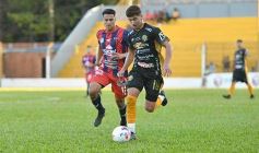 Foto de la galería: Con un empate de local Crucero se mantiene cerca de la punta en el Federal A