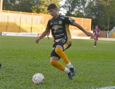 Foto de la galería: Con un empate de local Crucero se mantiene cerca de la punta en el Federal A