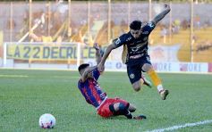 Foto de la galería: Con un empate de local Crucero se mantiene cerca de la punta en el Federal A