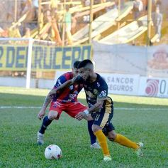 Foto de la galería: Con un empate de local Crucero se mantiene cerca de la punta en el Federal A
