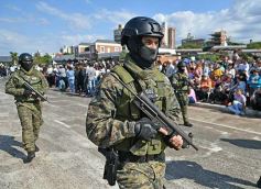 Foto de la galería: Encuentro patrio en el desfile del 25 de Mayo