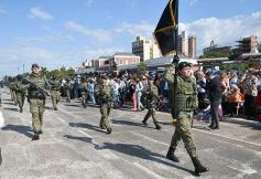 Foto de la galería: Encuentro patrio en el desfile del 25 de Mayo