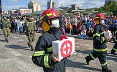 Foto de la galería: Encuentro patrio en el desfile del 25 de Mayo