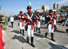 Foto de la galería: Encuentro patrio en el desfile del 25 de Mayo