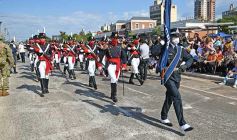 Foto de la galería: Encuentro patrio en el desfile del 25 de Mayo