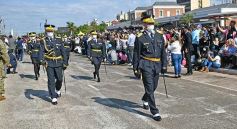 Foto de la galería: Encuentro patrio en el desfile del 25 de Mayo