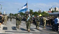 Foto de la galería: Encuentro patrio en el desfile del 25 de Mayo