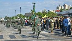 Foto de la galería: Encuentro patrio en el desfile del 25 de Mayo